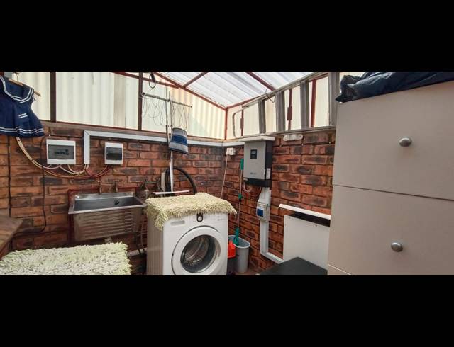 2 BEDROOM TOWNHOUSE FOR SALE IN SUNAIR PARK